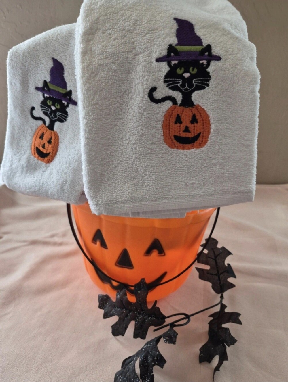 Halloween hand towels NWT